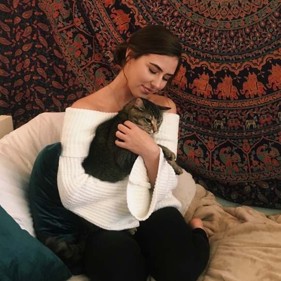 Meet your Posher, Emily - Picture 1 of 5